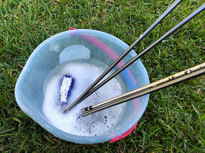 clean golf clubs in bucket